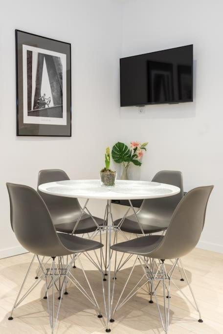 With Air Conditioning In The Heart Of Cracow Heart Apartament